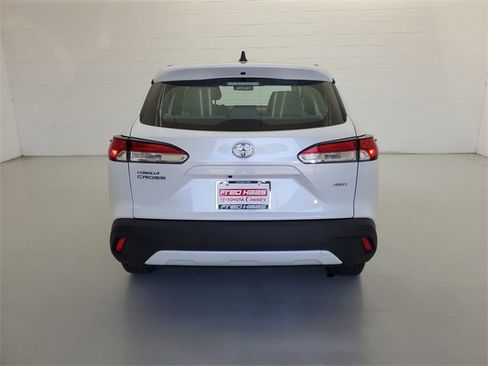 Used 2022 Toyota Corolla Cross L image 6