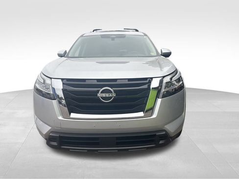 Used 2022 Nissan Pathfinder SV w/ SV Premium Package image 4