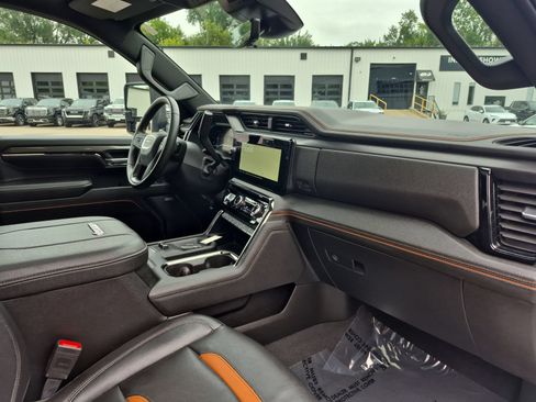 Used 2024 GMC Sierra 2500 AT4 w/ AT4 Premium Plus Package AWD/4WD image 30