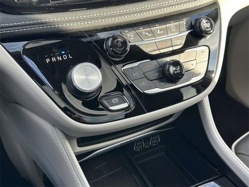 Used 2022 Chrysler Pacifica Limited image 29