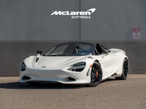 Used 2024 McLaren 750S Spider RWD image 2