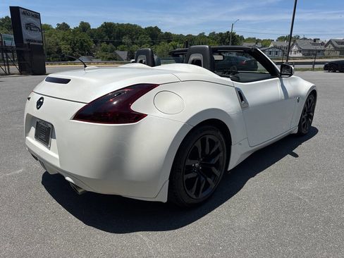 Used 2015 Nissan 370Z Touring RWD image 8