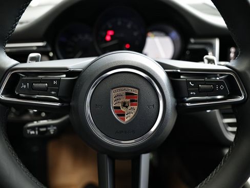 New 2026 Porsche Macan image 34