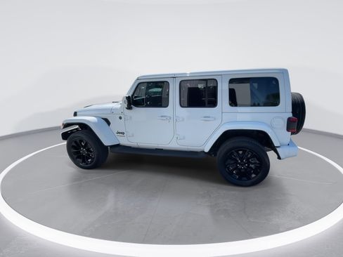 Used 2022 Jeep Wrangler Unlimited Sahara AWD/4WD image 5