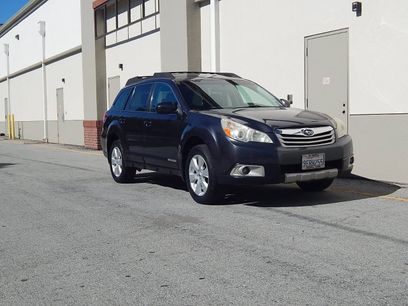 Used 2011 Subaru Outback 2.5i Limited w/ PWR Moonroof Pkg