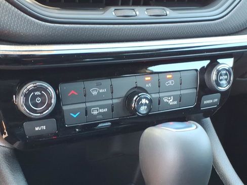 New 2026 Jeep Compass Latitude AWD/4WD image 31
