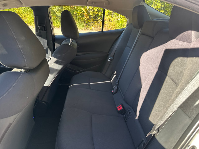 Used 2022 Toyota Corolla LE FWD image 15
