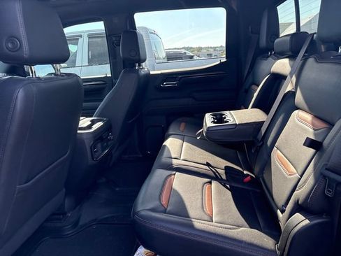Used 2023 GMC Sierra 1500 AT4 w/ AT4 Premium Package AWD/4WD image 9