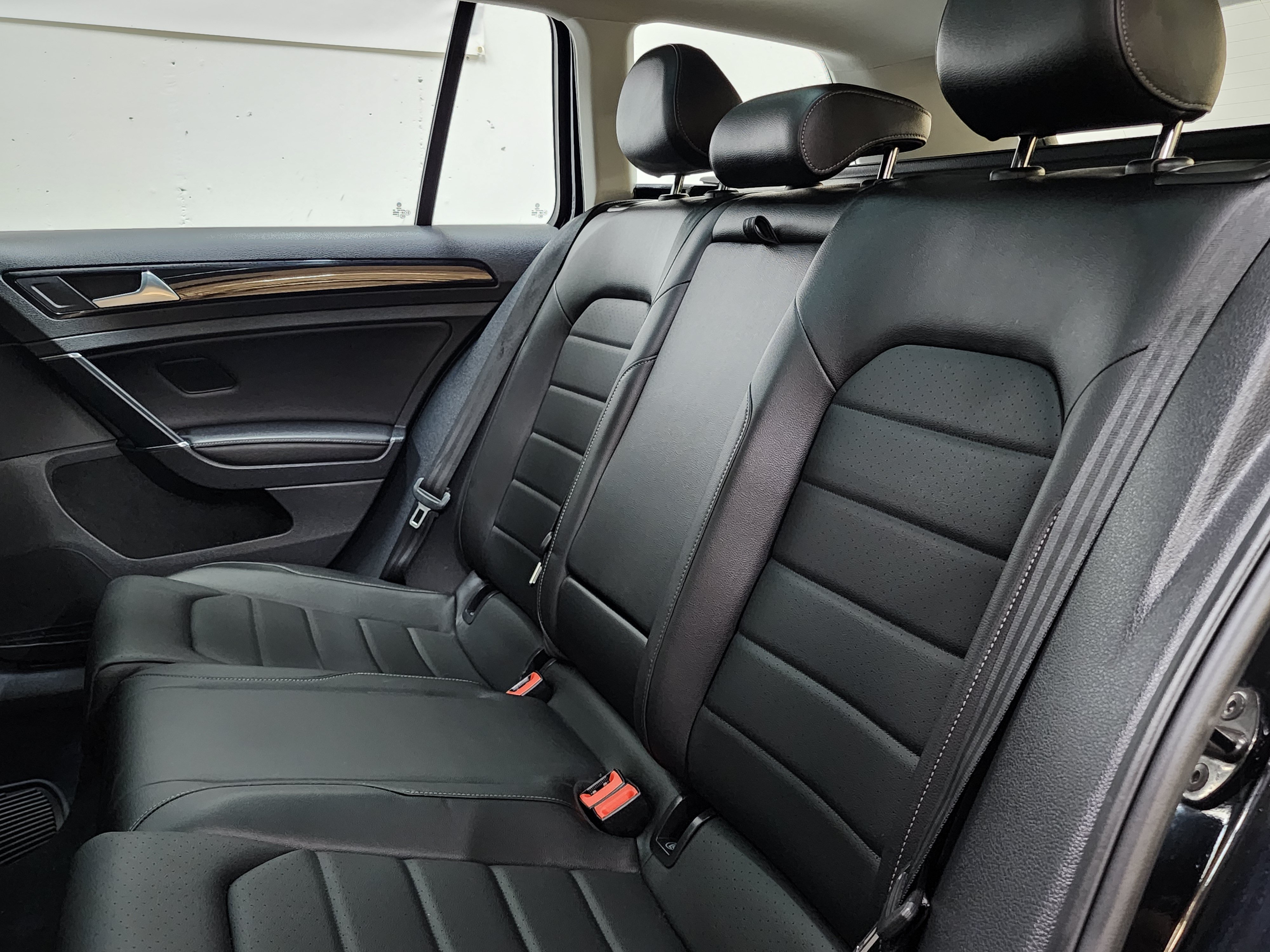 Used 2018 Volkswagen Golf SEL FWD image 19