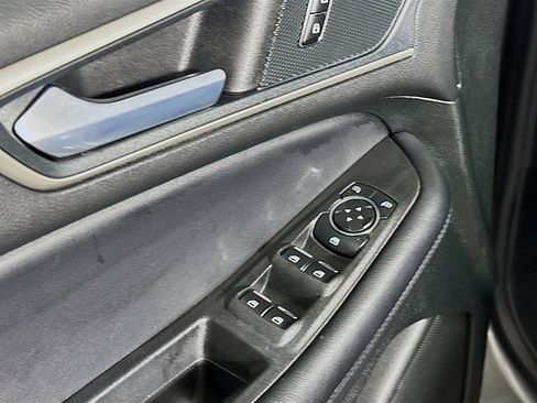 Used 2023 Ford Edge SEL image 17