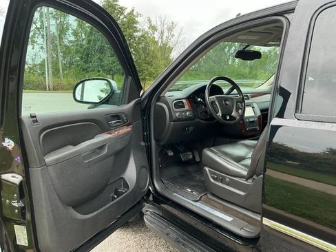 Used 2014 Chevrolet Suburban LTZ AWD/4WD image 16