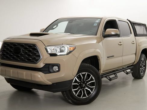 Used 2020 Toyota Tacoma TRD Sport AWD/4WD image 2
