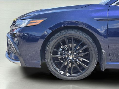 Used 2022 Toyota Camry XSE FWD image 9