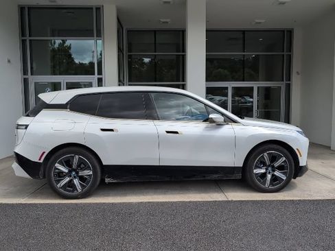 Used 2024 BMW iX xDrive50 w/ Sport Package AWD/4WD image 2