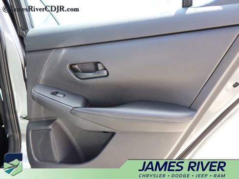 Used 2024 Nissan Sentra SV FWD image 11