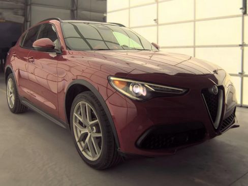 Used 2018 Alfa Romeo Stelvio Ti Sport AWD/4WD image 2