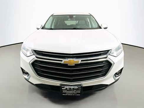 Used 2021 Chevrolet Traverse LT w/ LT Premium Package image 2