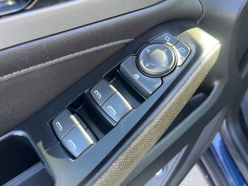 Used 2023 Chevrolet Traverse LT image 10