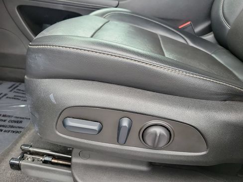 Used 2023 GMC Acadia SLT AWD/4WD image 11