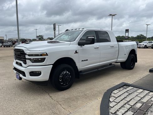 Used 2025 RAM 3500 Laramie AWD/4WD image 32