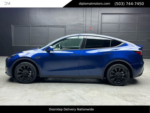Used 2023 Tesla Model Y Long Range image 3