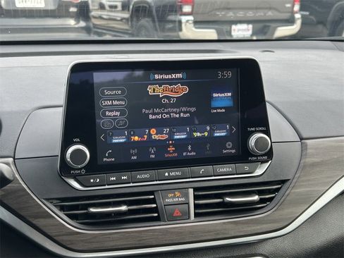 Used 2025 Nissan Altima 2.5 SV image 18