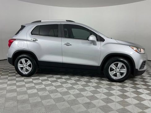 Used 2018 Chevrolet Trax LT w/ LT Convenience Package FWD image 10