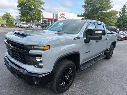 Used 2025 Chevrolet Silverado 2500 Custom w/ Custom Value Package AWD/4WD image 1