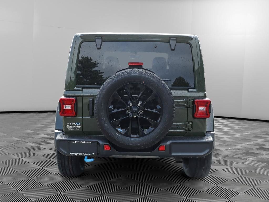 Used 2023 Jeep Wrangler Unlimited Sahara w/ Cold Weather Group AWD/4WD image 6