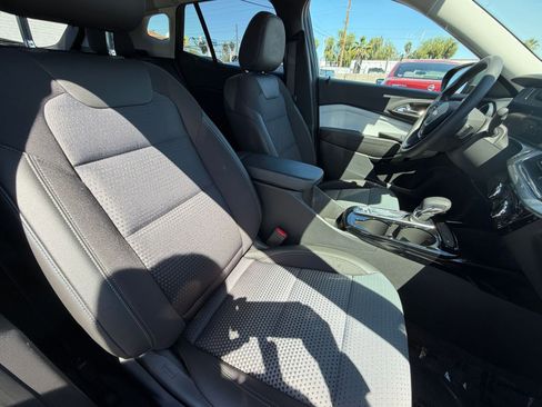 Used 2025 Chevrolet Trax LT image 35