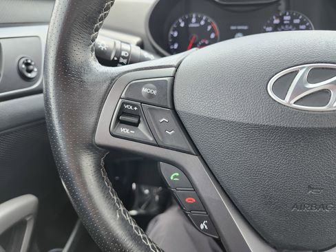 Used 2017 Hyundai Veloster Turbo FWD image 33