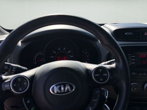 Used 2016 Kia Soul image 9