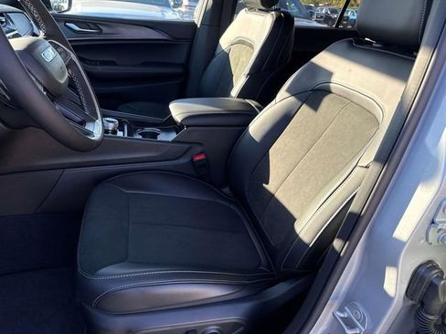 New 2025 Jeep Grand Cherokee L Altitude image 10