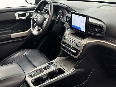 Used 2022 Ford Explorer XLT w/ Equipment Group 202A image 10