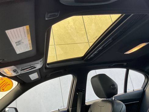 Used 2017 BMW 320i xDrive 320i xDrive image 26