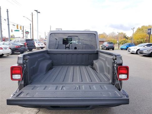 Used 2024 Jeep Gladiator Sport image 10