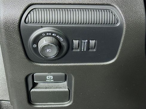 Used 2025 Jeep Wagoneer 2WD image 10