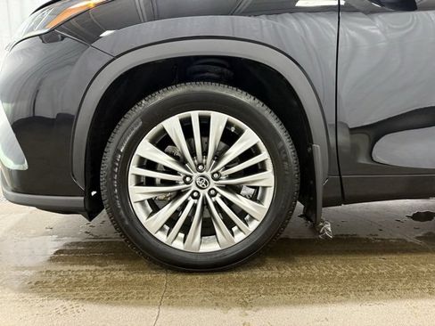 Certified 2022 Toyota Highlander Platinum image 27