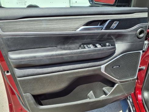 Used 2024 Jeep Wagoneer Series III AWD/4WD image 19