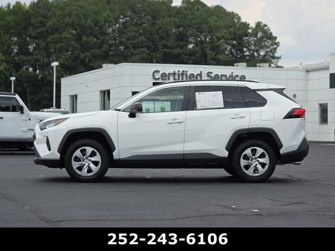 Used 2021 Toyota RAV4 LE FWD image 5