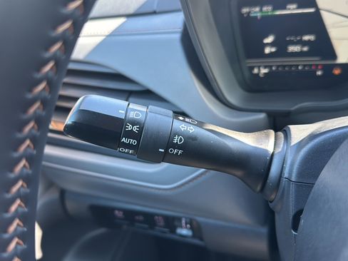 Used 2025 Subaru Forester Sport w/ Popular Package image 31