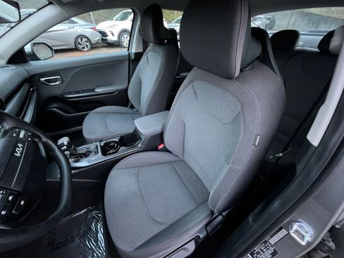 Used 2025 Kia K4 LXS image 37