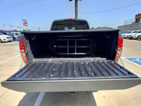 Used 2013 Nissan Frontier SV w/ SV Value Truck Pkg AWD/4WD image 13