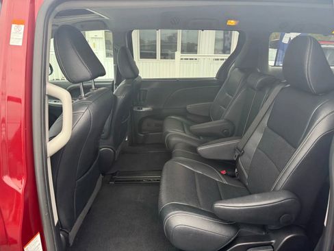 Used 2015 Toyota Sienna SE Premium image 34