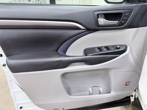 Used 2016 Toyota Highlander Limited FWD image 27