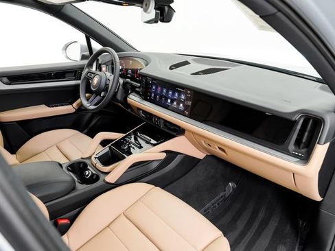 Certified 2026 Porsche Cayenne AWD/4WD image 21