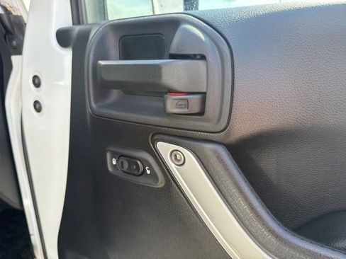 Used 2015 Jeep Wrangler Unlimited Sahara w/ Max Tow Package AWD/4WD image 46