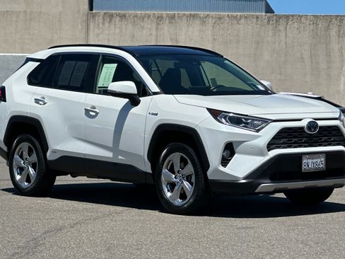 Used 2020 Toyota RAV4 Limited AWD/4WD image 5