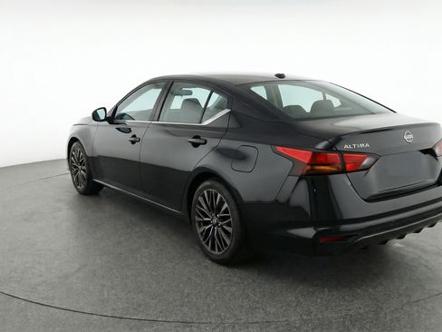 Used 2025 Nissan Altima 2.5 SV FWD image 6