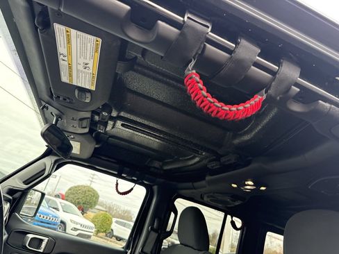 Used 2019 Jeep Wrangler Unlimited Sahara w/ Cold Weather Group image 27